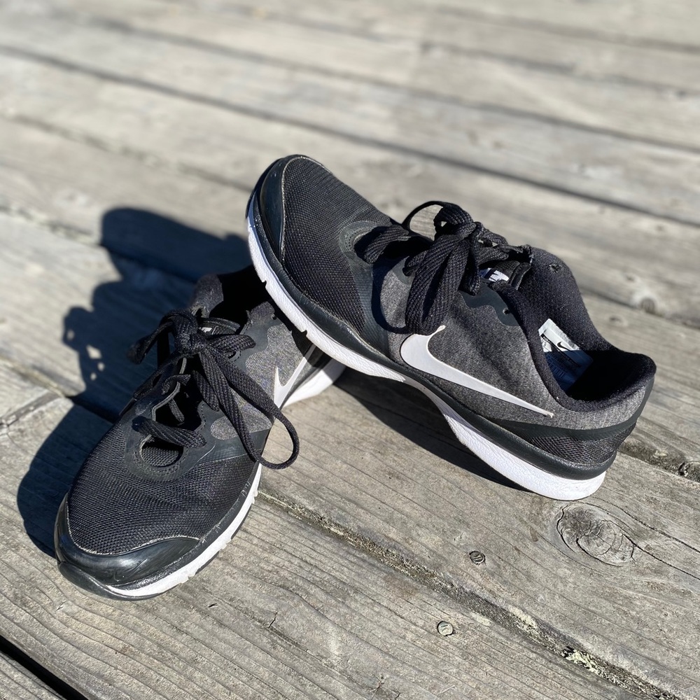 Black nikes